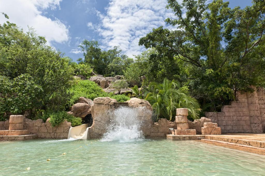 Soho Hotel & Casino At Sun City Bagian luar foto